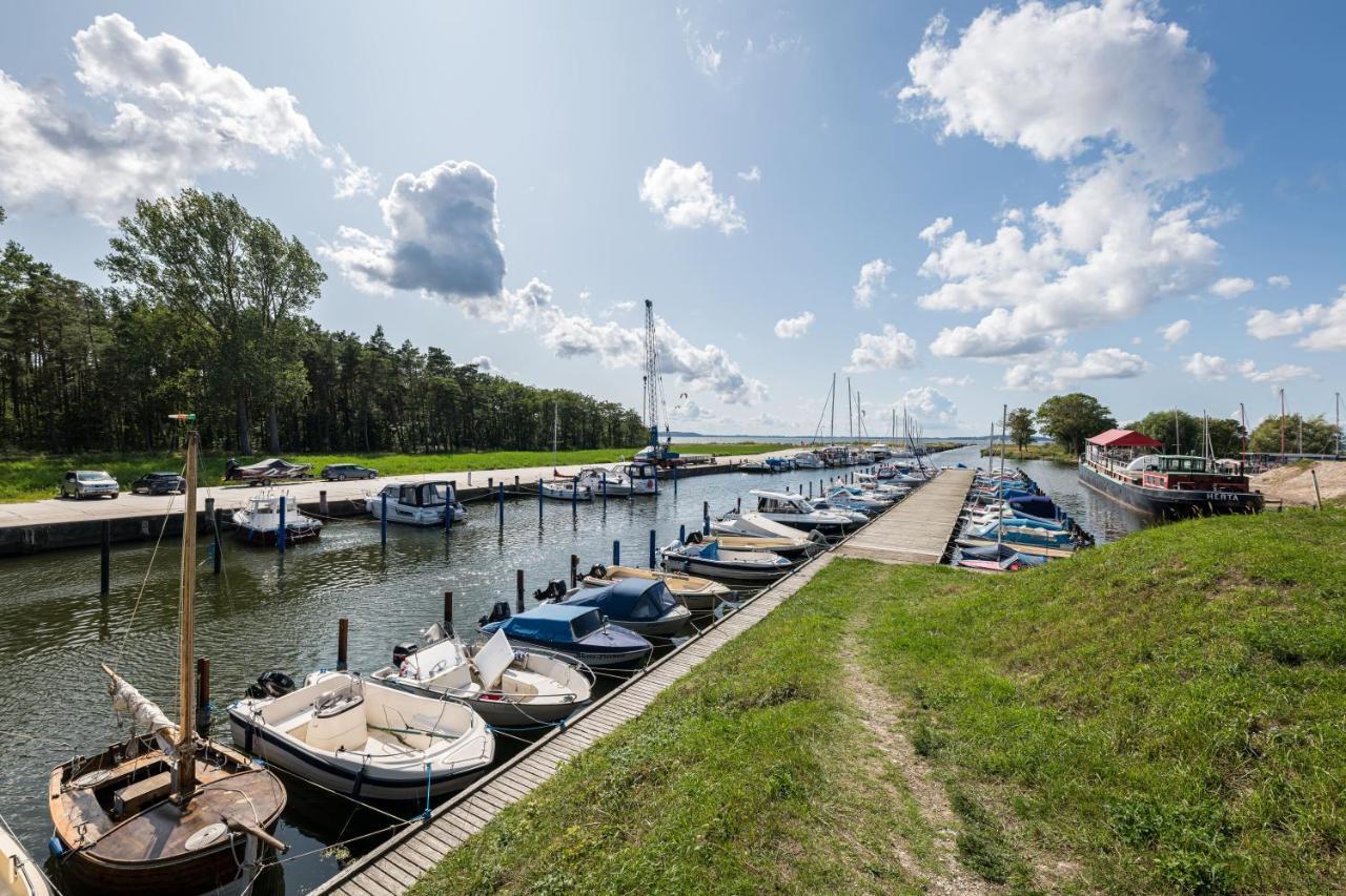 Marina Martinshafen Hotel Sassnitz Exterior photo