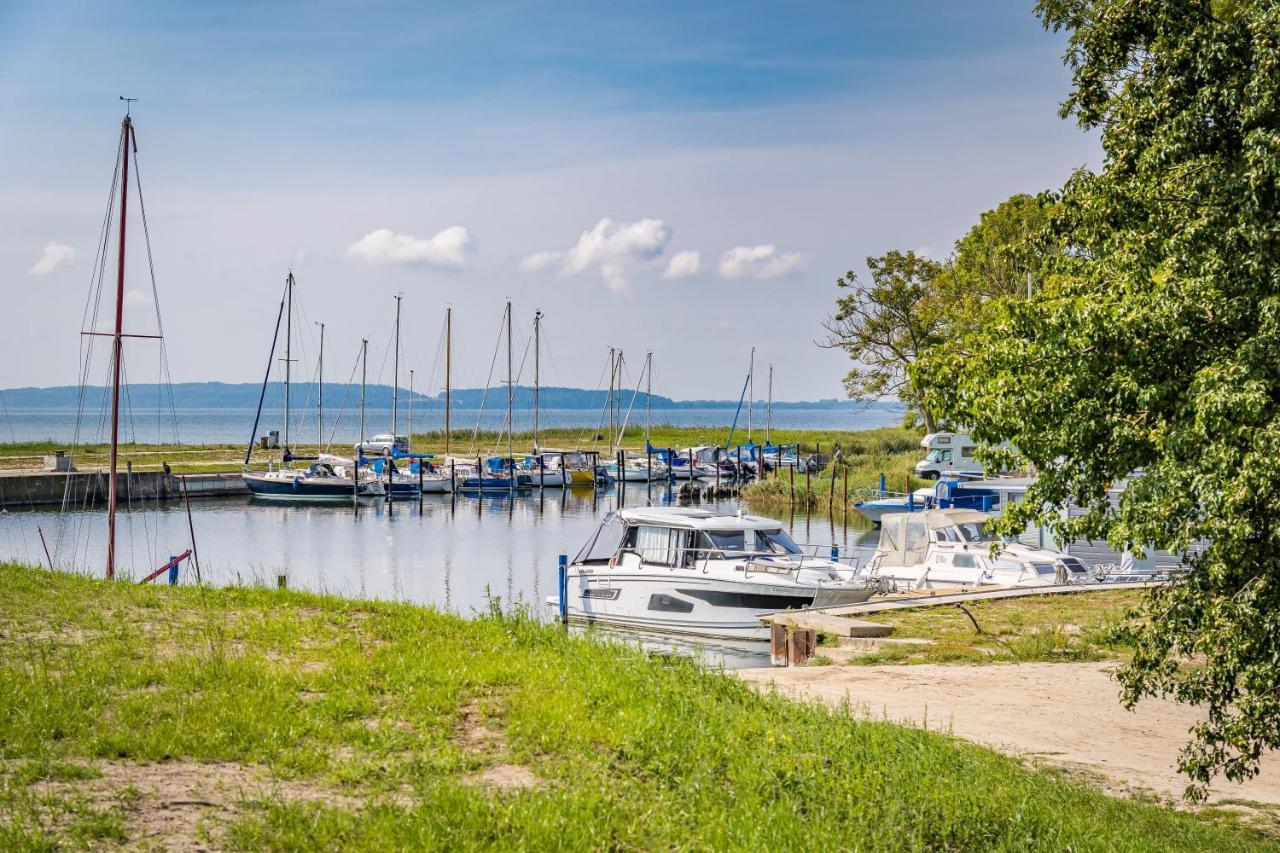 Marina Martinshafen Hotel Sassnitz Exterior photo