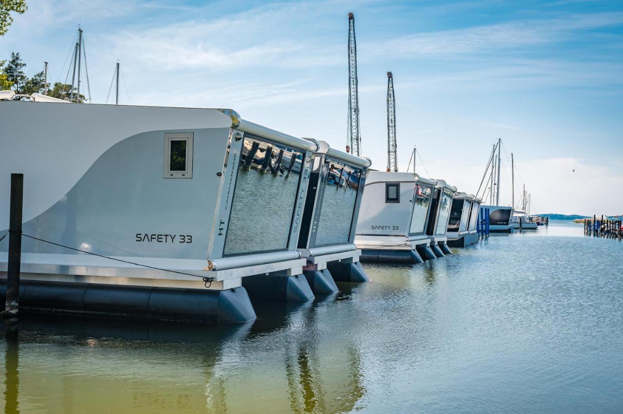 Marina Martinshafen Hotel Sassnitz Exterior photo