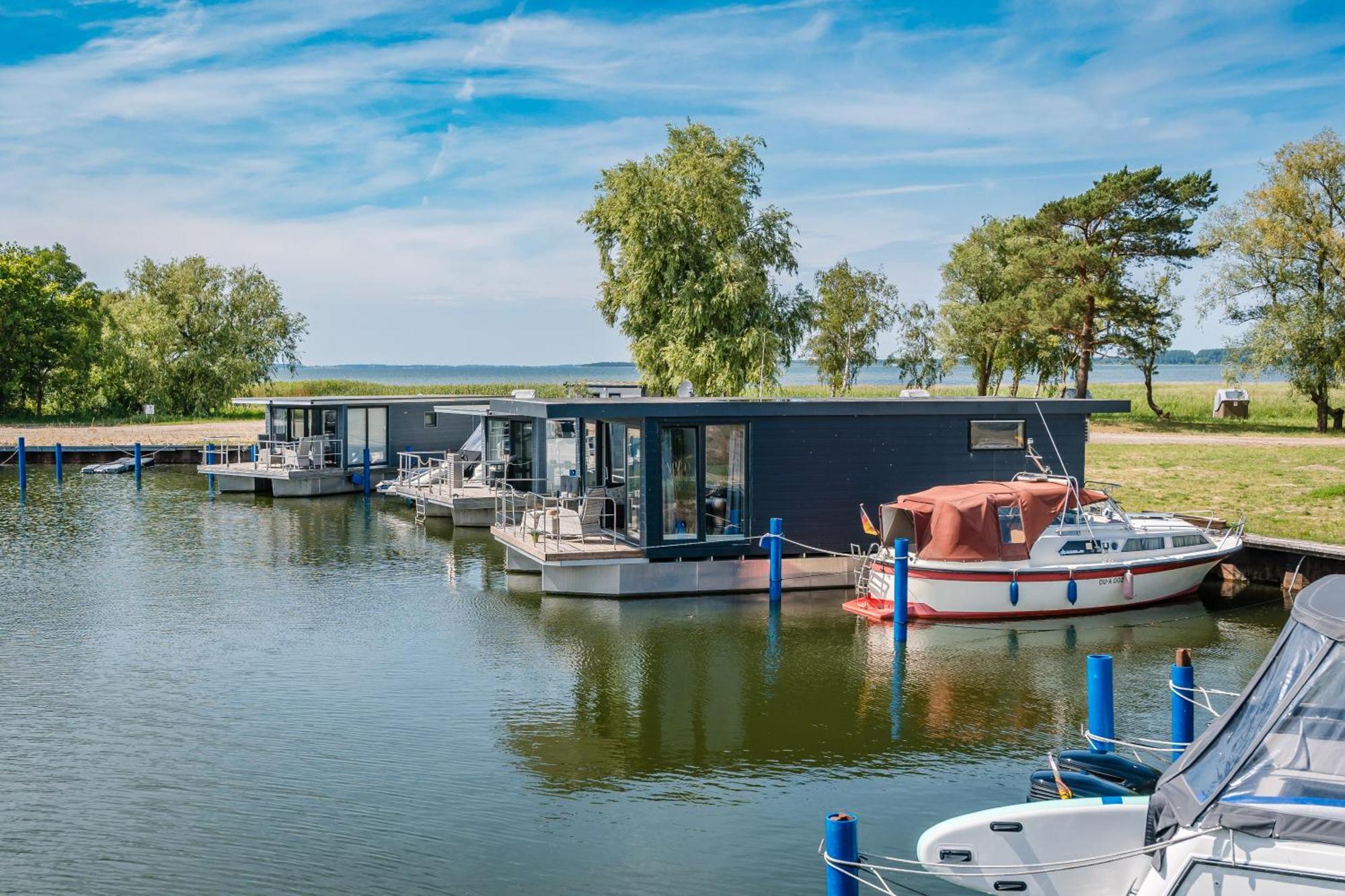 Marina Martinshafen Hotel Sassnitz Exterior photo